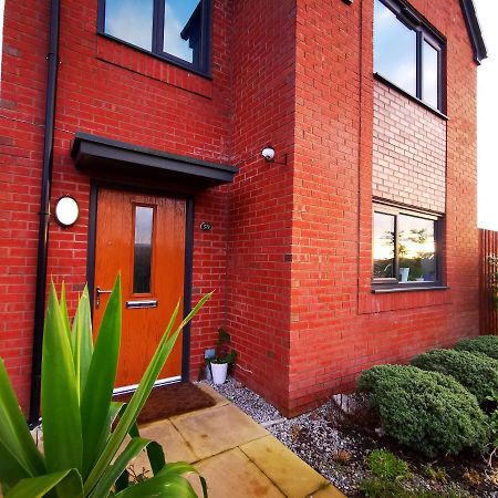 The Lawnswood - Central Manchester Holiday Home With Free Parking Bagian luar foto