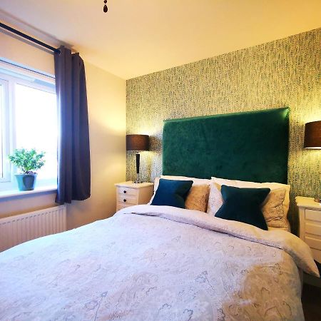 The Lawnswood - Central Manchester Holiday Home With Free Parking Bagian luar foto