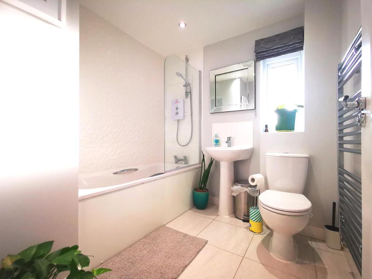 The Lawnswood - Central Manchester Holiday Home With Free Parking Bagian luar foto
