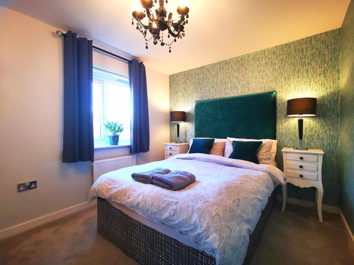 The Lawnswood - Central Manchester Holiday Home With Free Parking Bagian luar foto