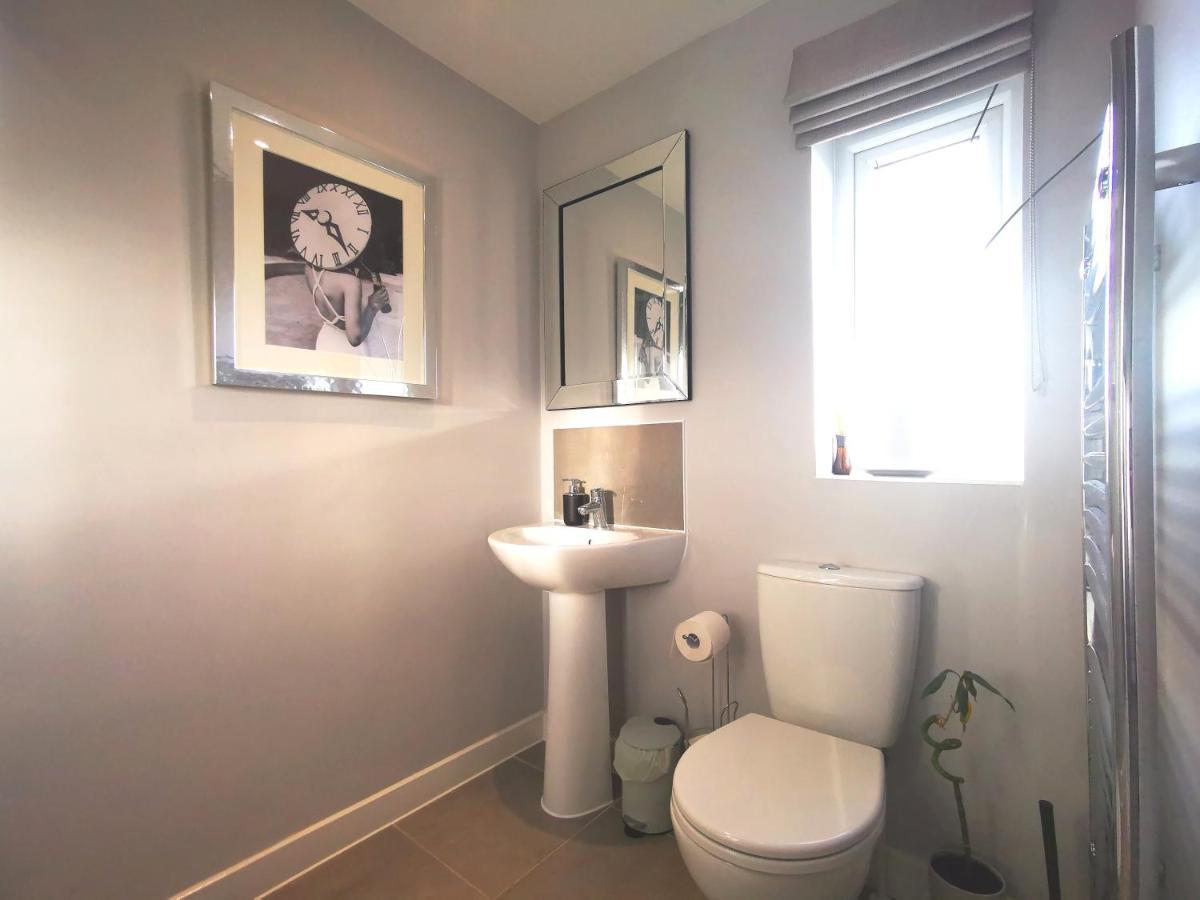 The Lawnswood - Central Manchester Holiday Home With Free Parking Bagian luar foto
