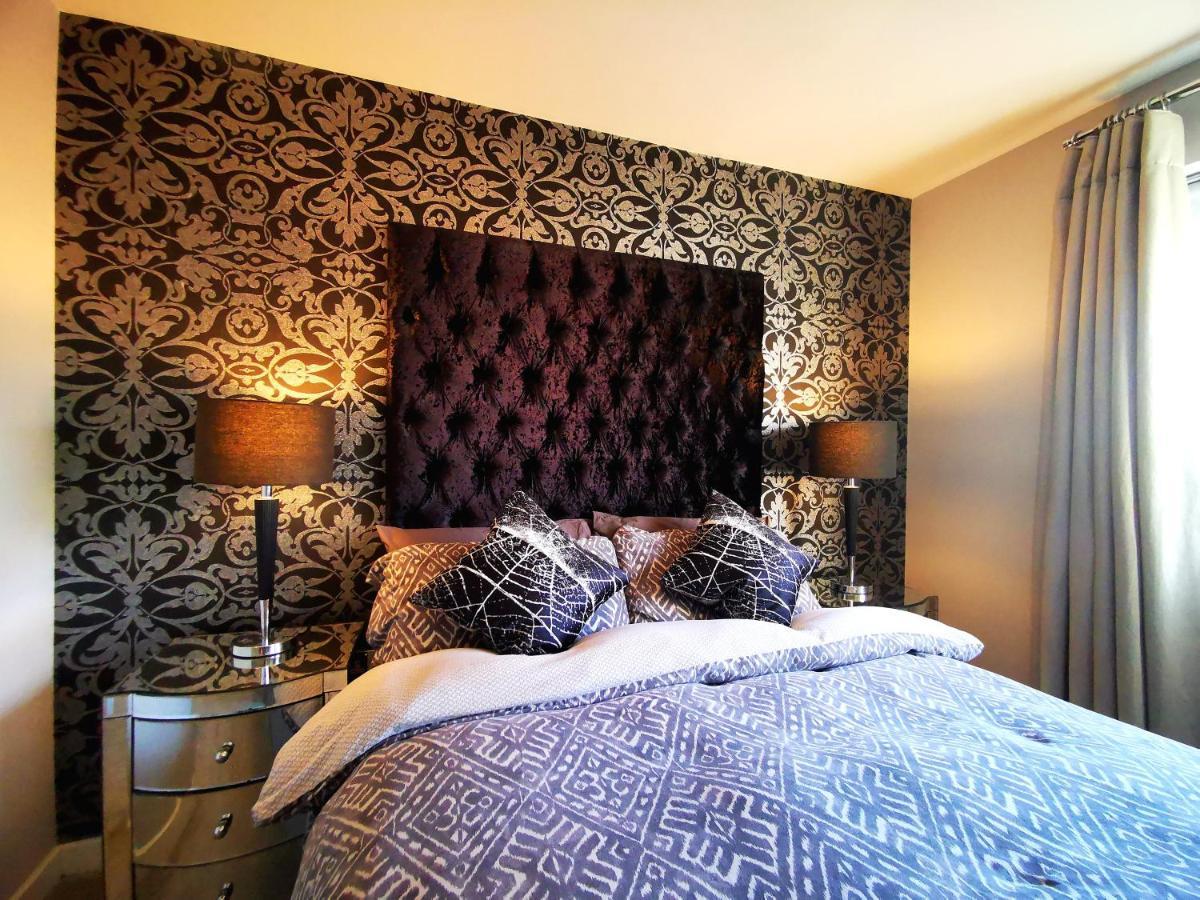 The Lawnswood - Central Manchester Holiday Home With Free Parking Bagian luar foto