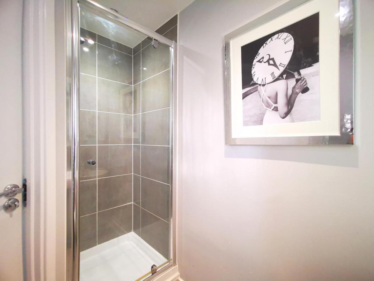 The Lawnswood - Central Manchester Holiday Home With Free Parking Bagian luar foto