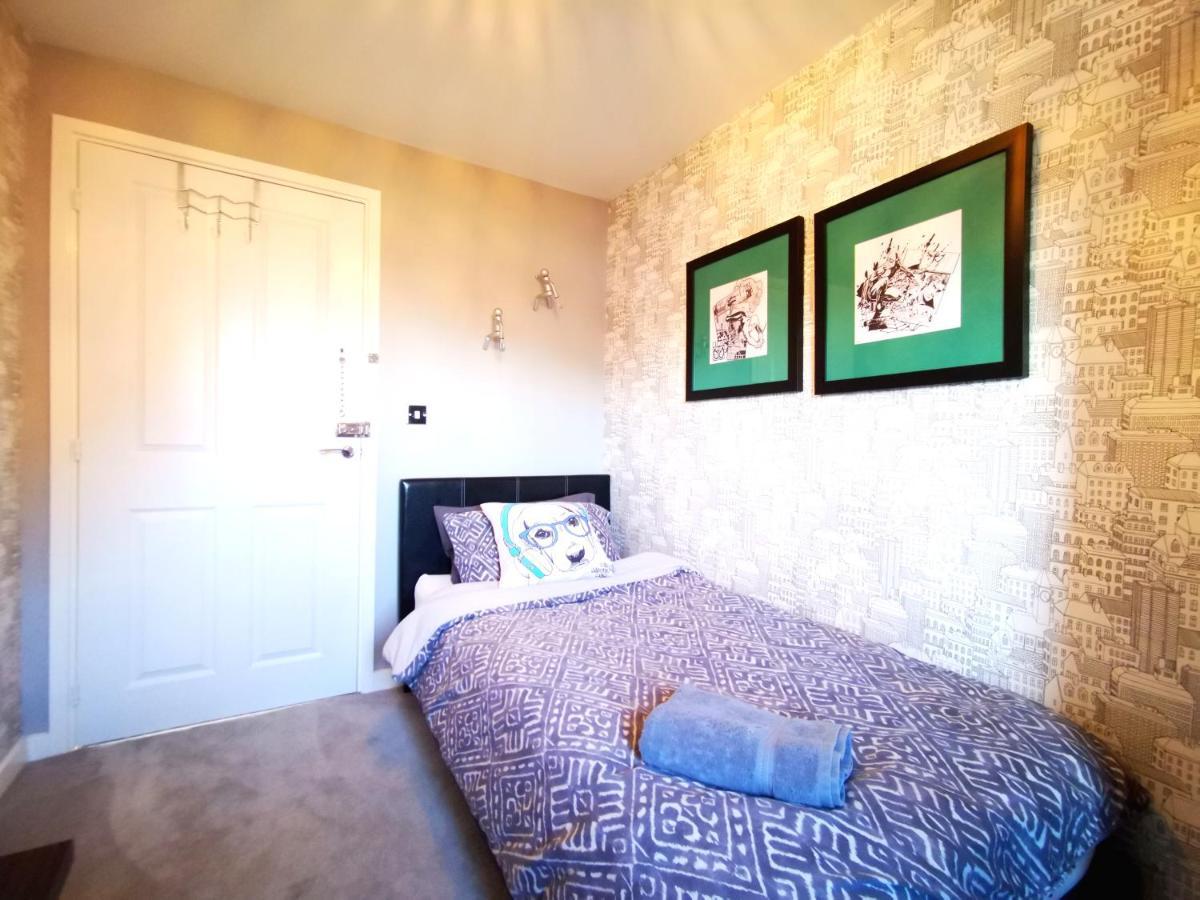 The Lawnswood - Central Manchester Holiday Home With Free Parking Bagian luar foto