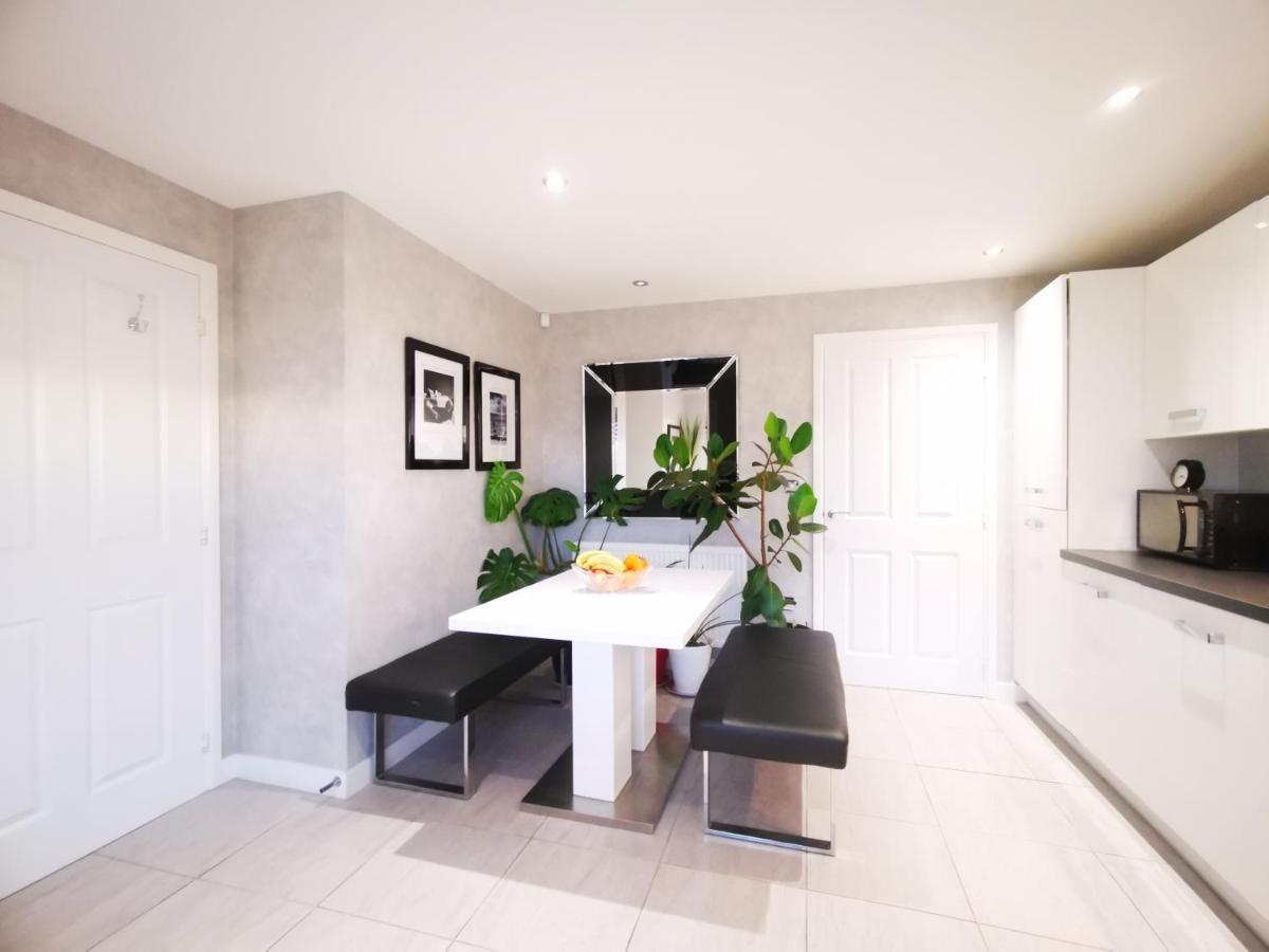 The Lawnswood - Central Manchester Holiday Home With Free Parking Bagian luar foto