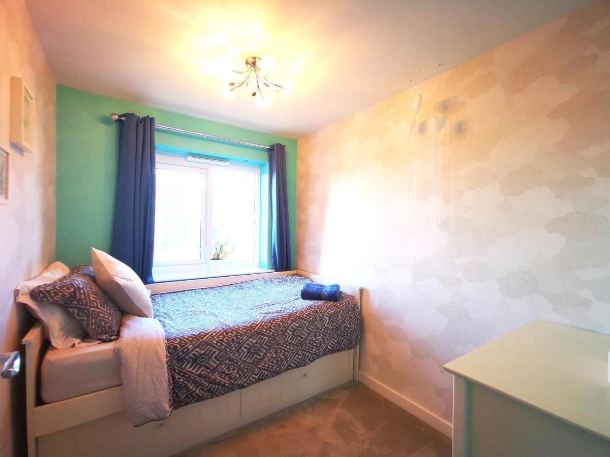 The Lawnswood - Central Manchester Holiday Home With Free Parking Bagian luar foto