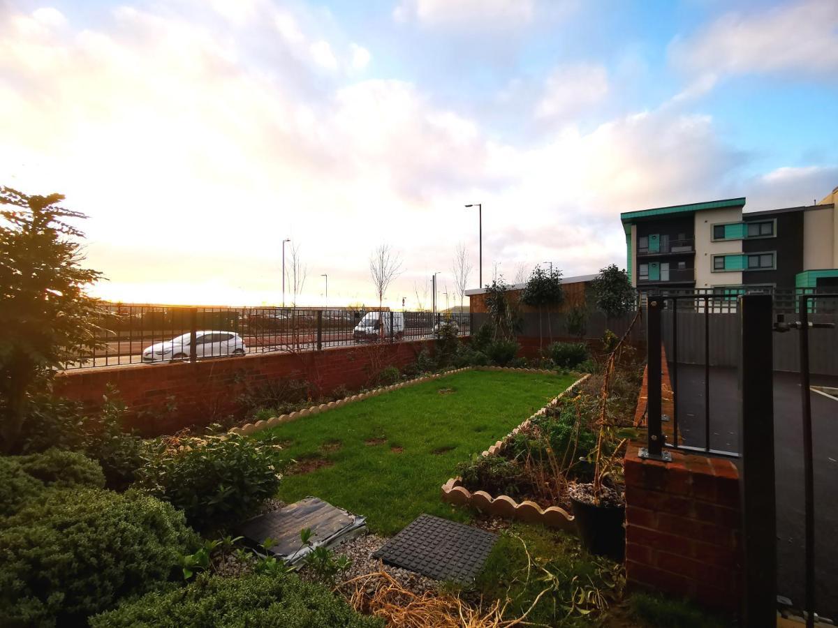 The Lawnswood - Central Manchester Holiday Home With Free Parking Bagian luar foto